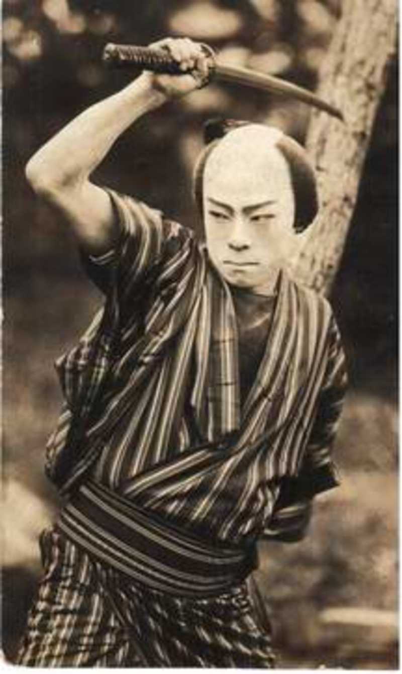 Японский самурай с саблей