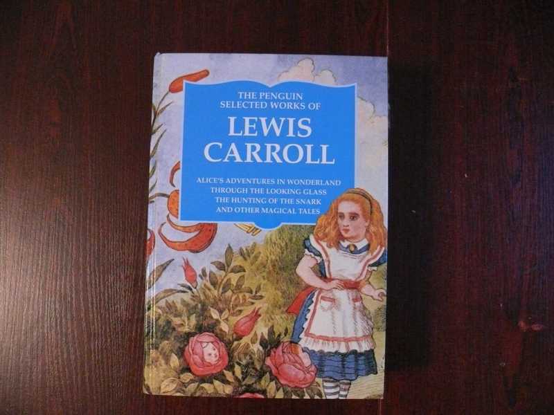 Алиса в стране чудес сколько глав. Кэрролл "Алиса в стране чудес". Алиса в стране чудес книга купить. Торт Алиса в стране чудес. Алиса в стране чудес Алиса в Зазеркалье DVD меню.